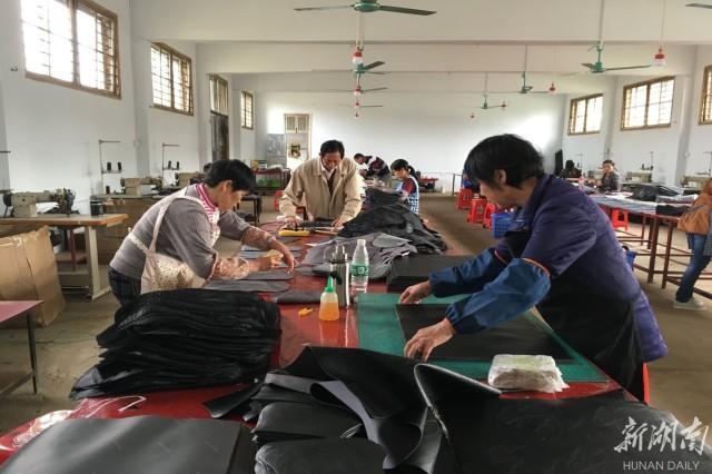 扶貧車間進(jìn)村，脫貧致富路寬——江華食用農(nóng)產(chǎn)品產(chǎn)業(yè)助力百姓家門口就業(yè)